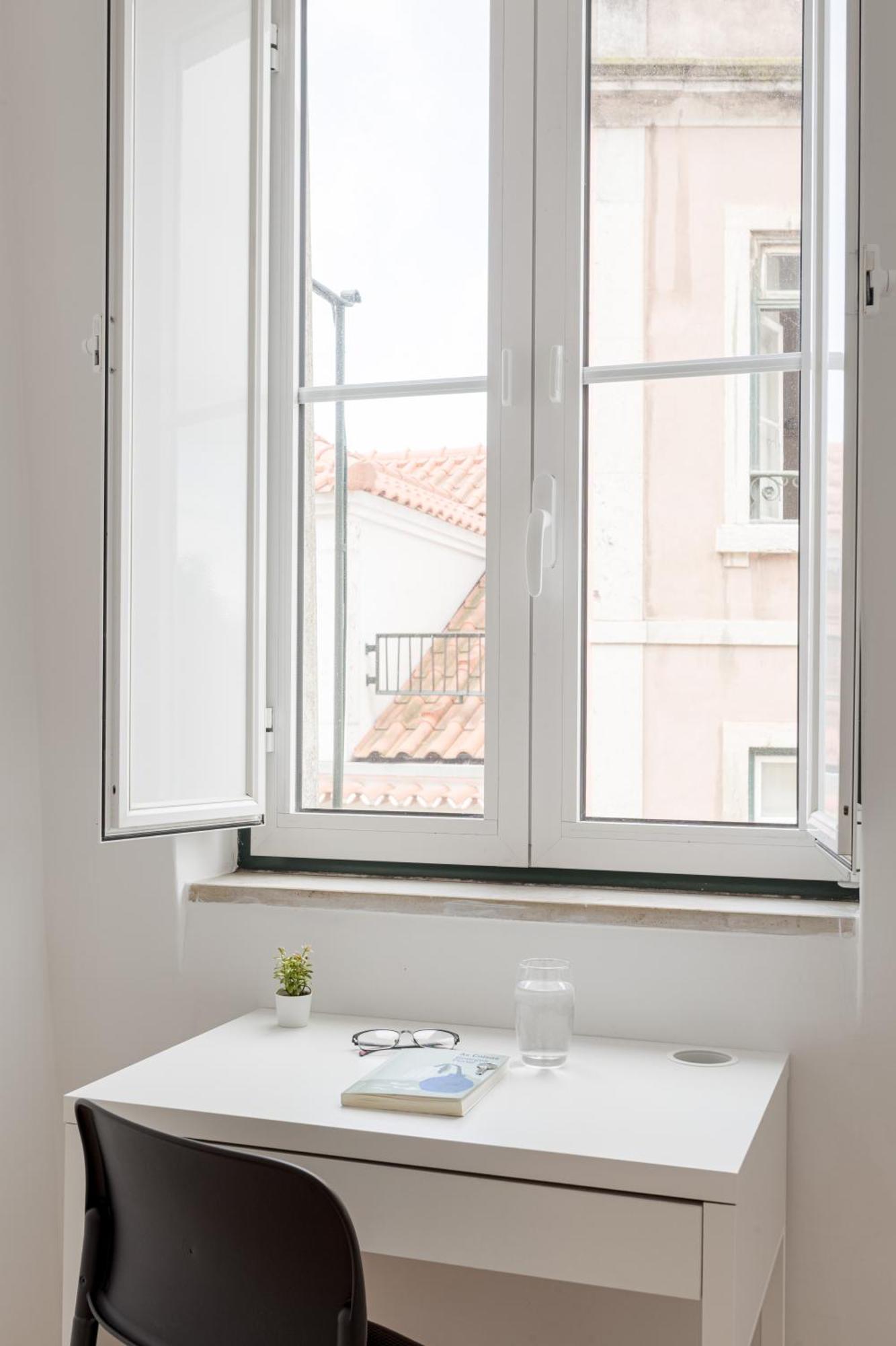 3-bed Flat Retreat By Sao Jorge Castle Lisbon