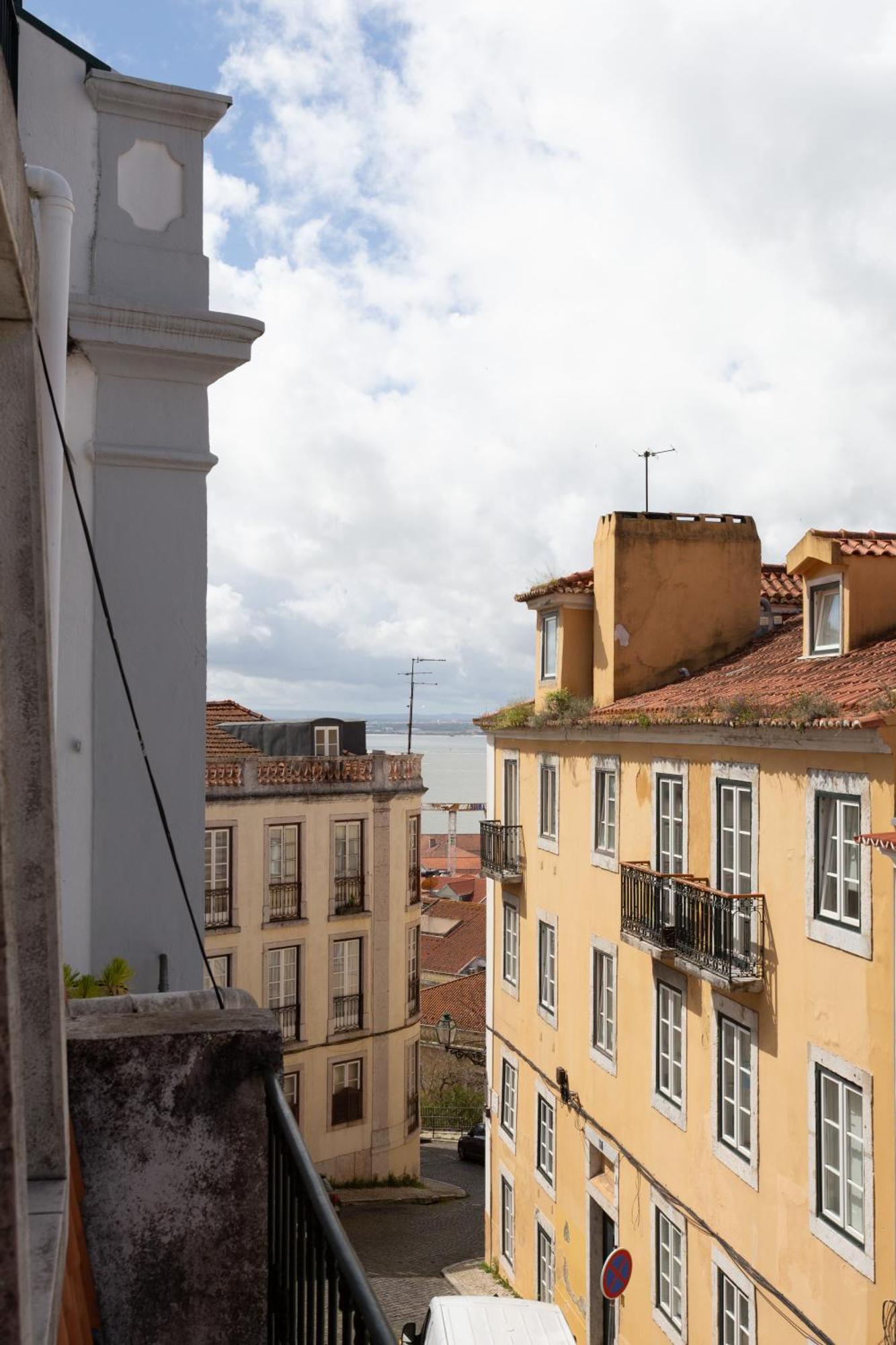 Apartment 3-bed Flat Retreat By Sao Jorge Castle *